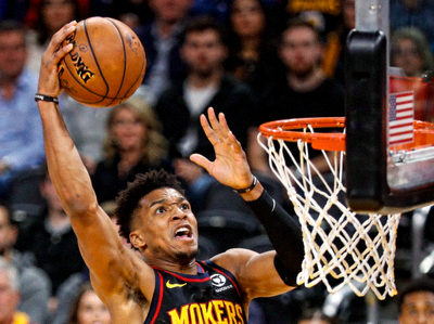 NBA常规赛激烈对抗瞬间 - 篮球运动员跳投特写