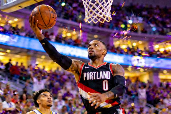 NBA季后赛关键先生 - 利拉德关键时刻三分出手，展现大心脏能力